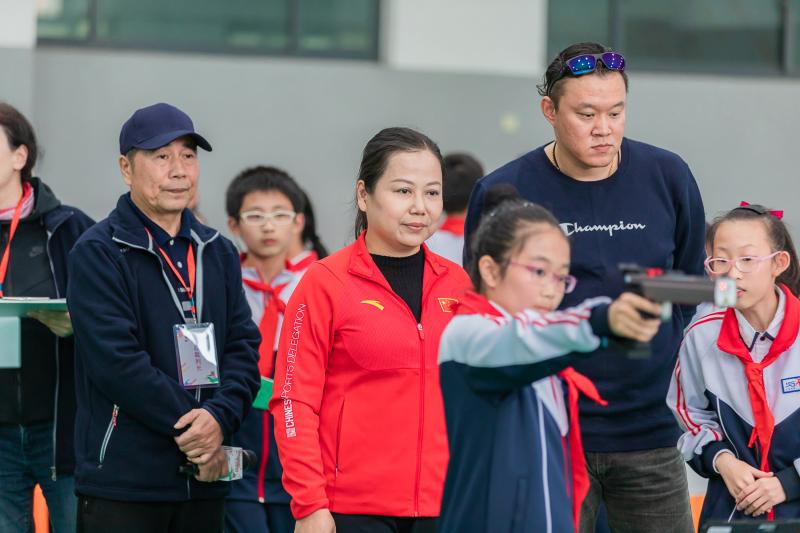 学校里也能玩射击陶璐娜普通学生也能成为神枪手