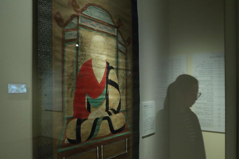 东山魁夷隔扇画展亮相上海,同时展出的还有鉴真和尚带去日本的舍利