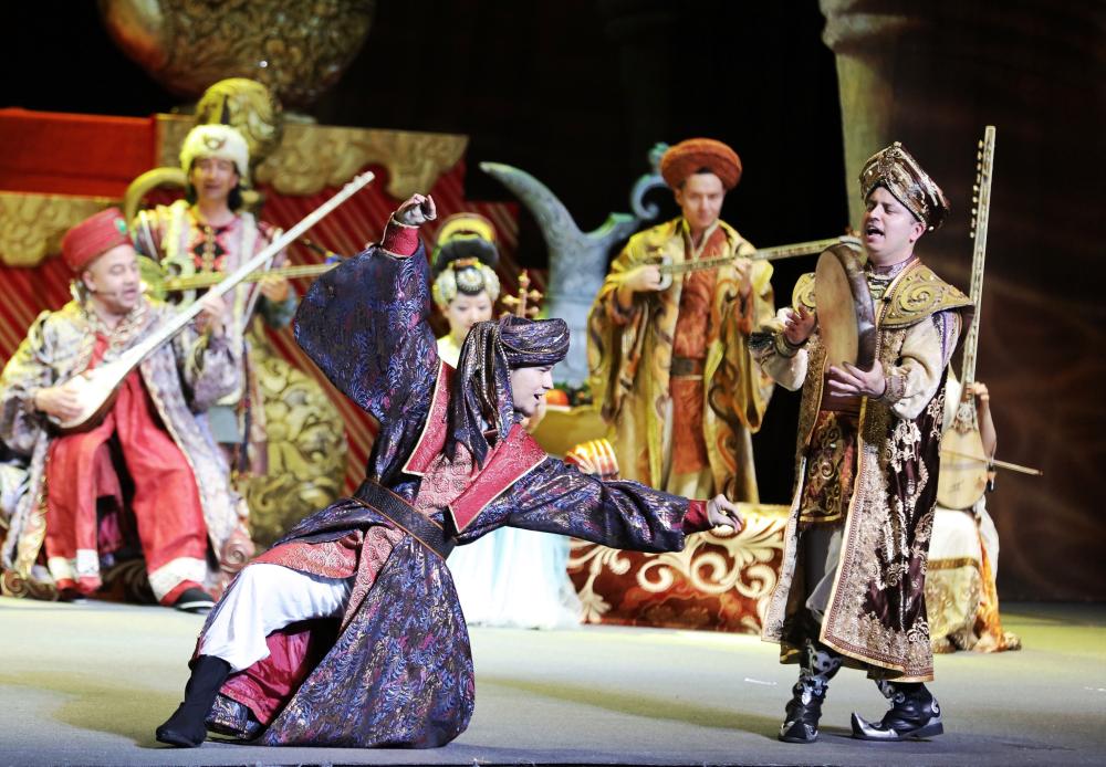 《高昌》场景中维吾尔族乐器展示《高昌》场景中一带一路沿途乐器展示