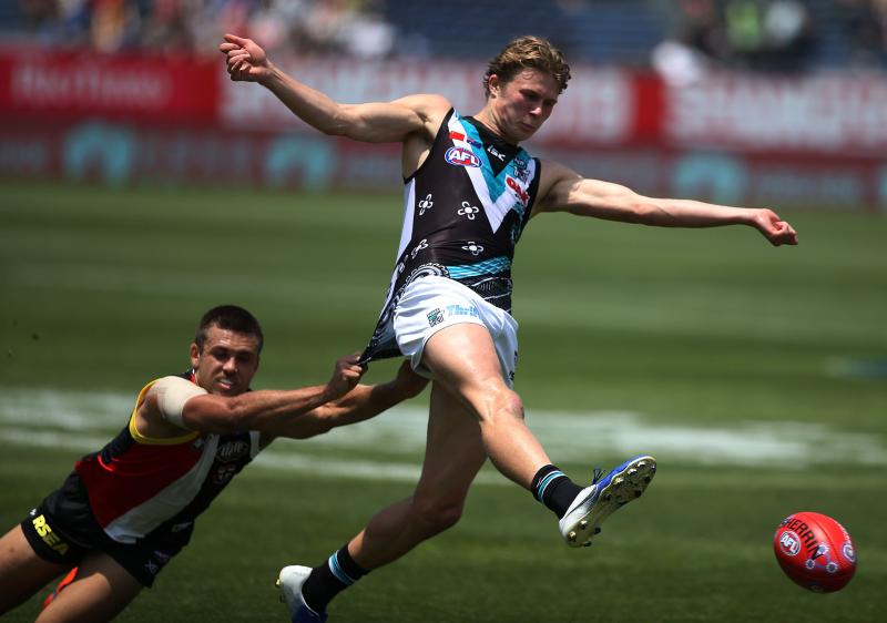 对撞疯抢啤酒加澳洲土著表演原汁原味的澳式橄榄球登陆上海