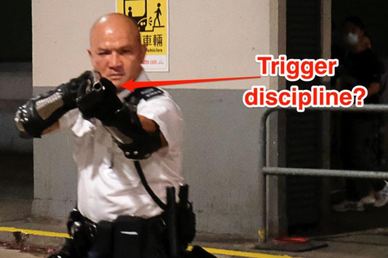 外媒集火攻击昨晚香港警察举枪,那是因为你没看到这一幕!