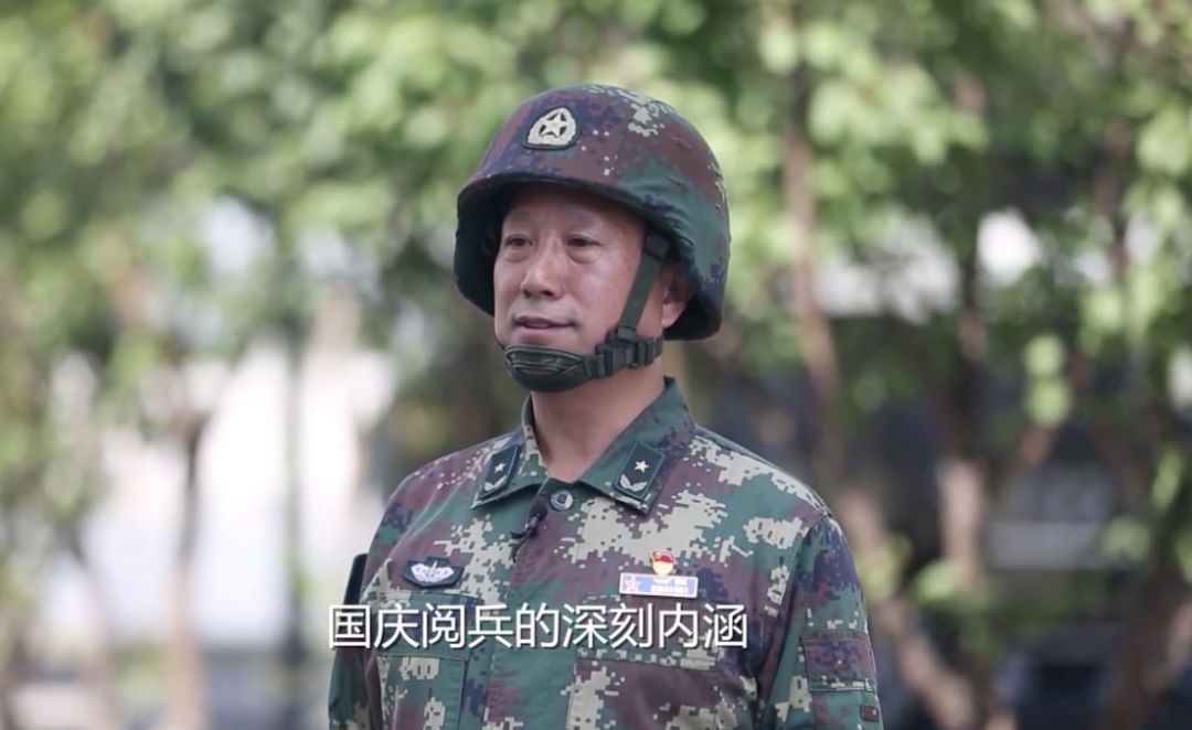 一直以来,父亲将军的光环带给自己的始终是压力,此刻却变成了挑战困难