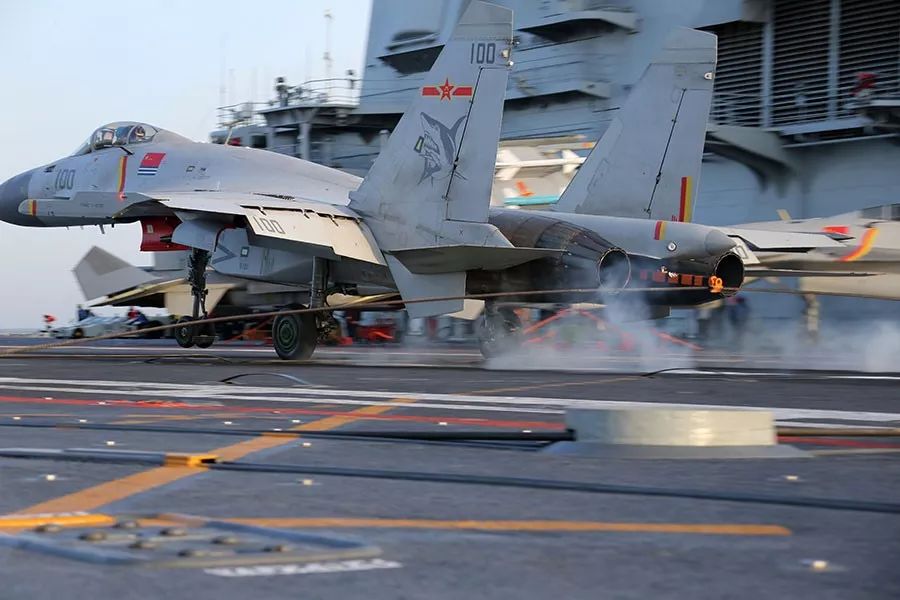 飞行员取得航母资质有多难规定高度300米决不允许飞到301米