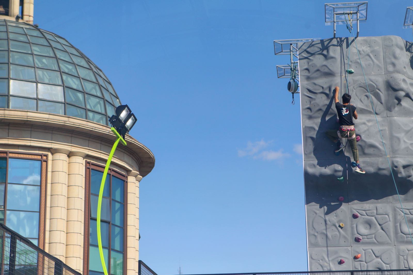 商场屋顶有马场,老厂房变身健身房……上海市民转角遇到"都市运动中心