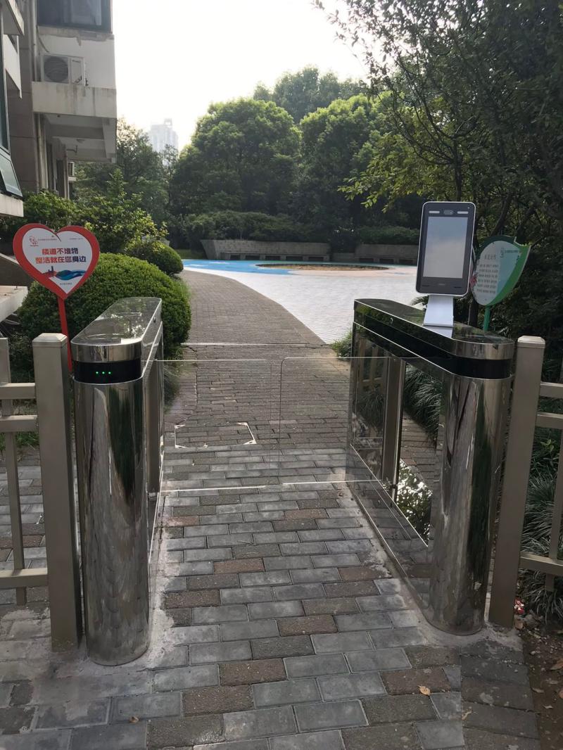 这个小区智能化门禁成了防疫利器管理返程和外来人员效率高