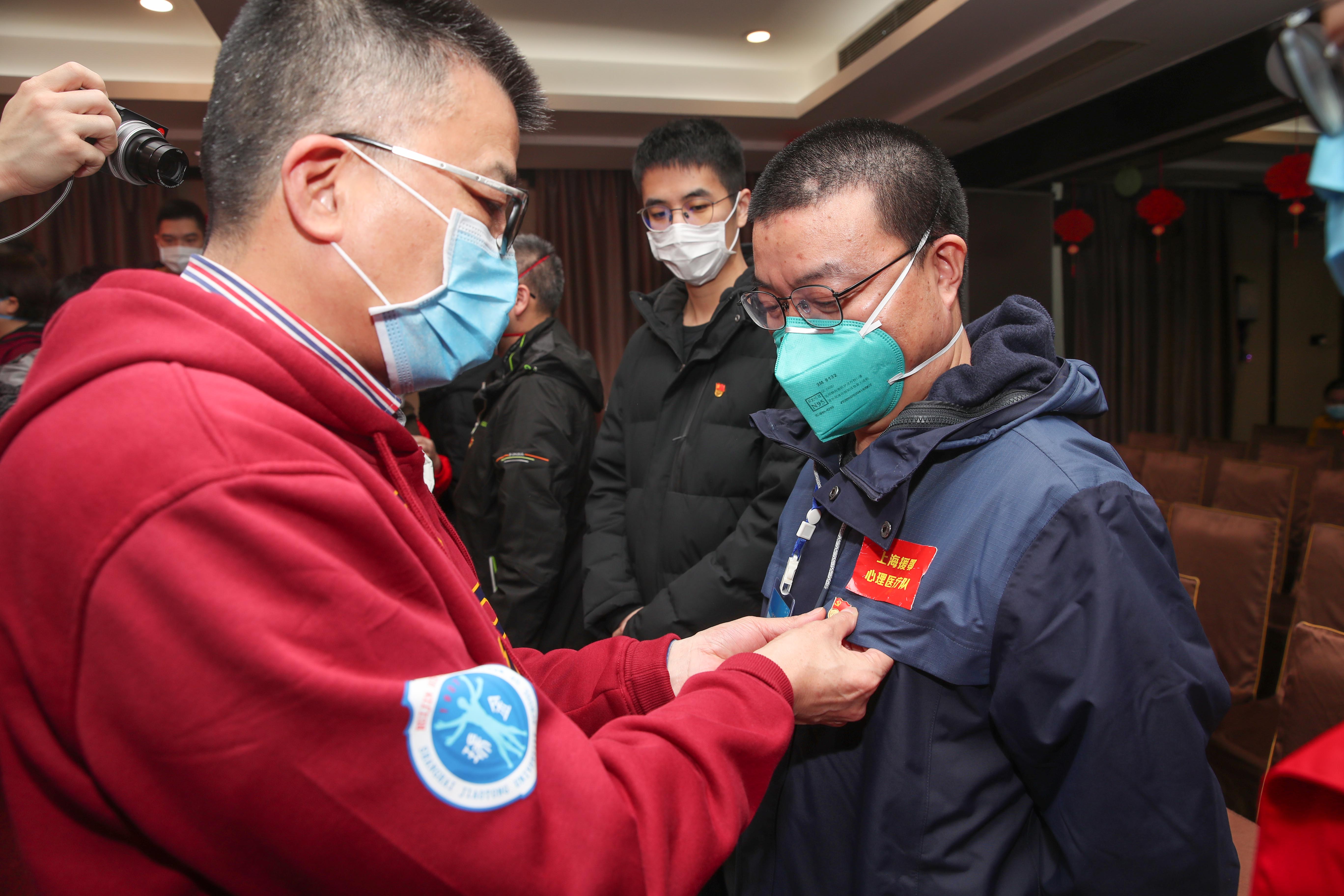 在这场大考中,我们不会让党失望,第三批上海援鄂医疗队11位医务人员