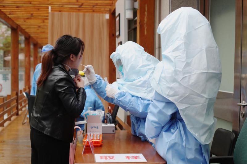 采样5分钟,24小时出结果,上海指定医疗机构开展核酸检测