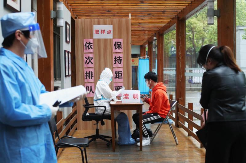 采样5分钟,24小时出结果,上海指定医疗机构开展核酸检测