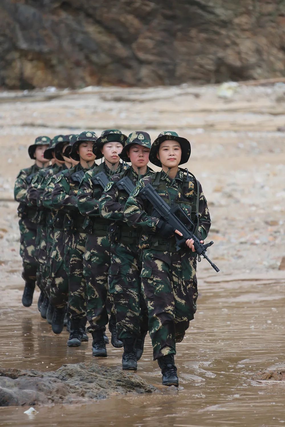 這才是乘風破浪的姐姐!洞頭先鋒女子民兵連60年不改尚武本色_上觀新聞