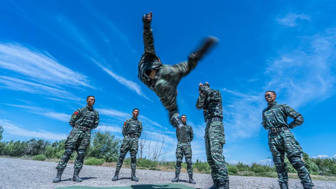 新疆反恐特战队图片