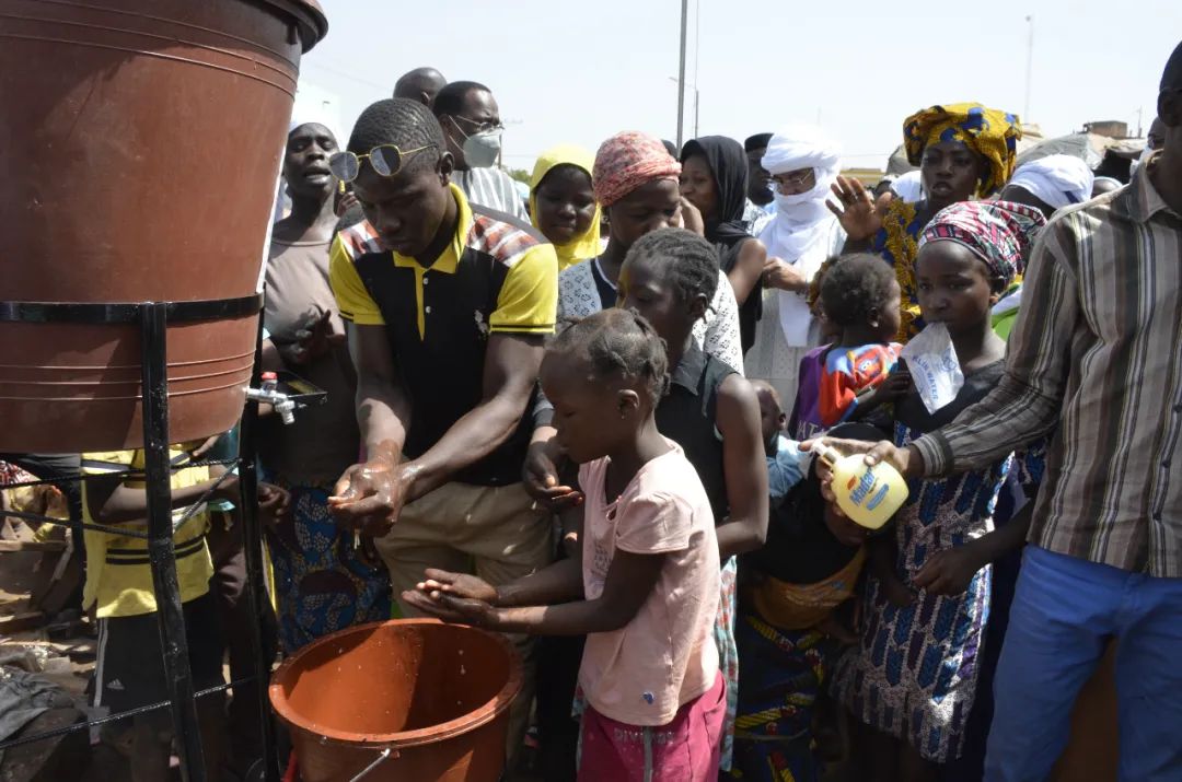 为什么呼吸机这么少说好给非洲4亿美元援助，但美国人的呼吸机们谁也没见着_https://www.jmylbn.com_新闻资讯_第1张