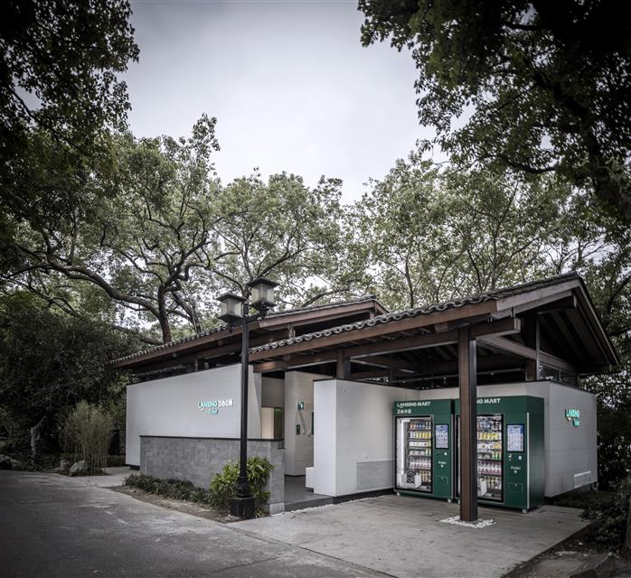 西湖苏堤上的兰心公厕.受访者 供图