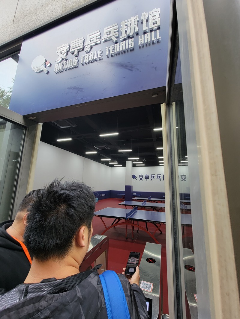 安亭文体中心主任李海鹰告诉记者,"今年上半年政府招投标遴选,当时对