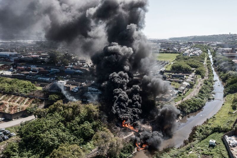 看世界67日本东京都发生列车上持刀伤人并纵火事件