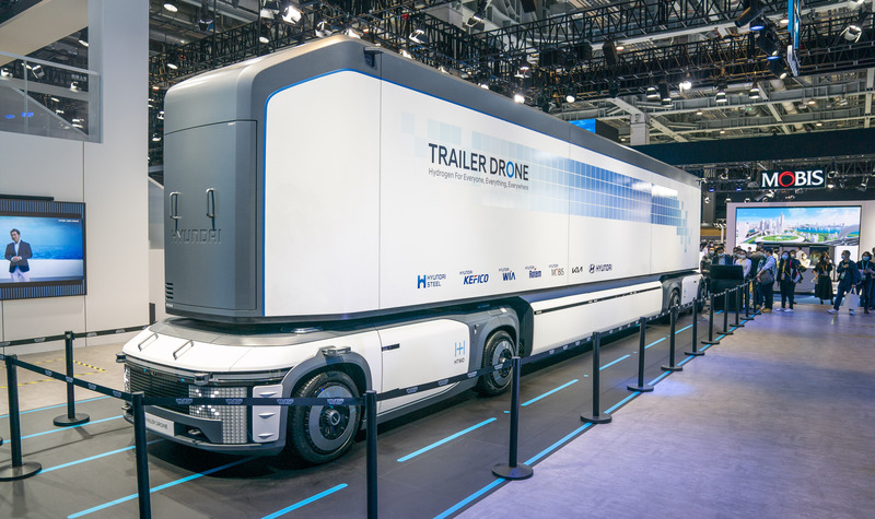 汽车展区的氢动智能无人运输车.孟雨涵摄