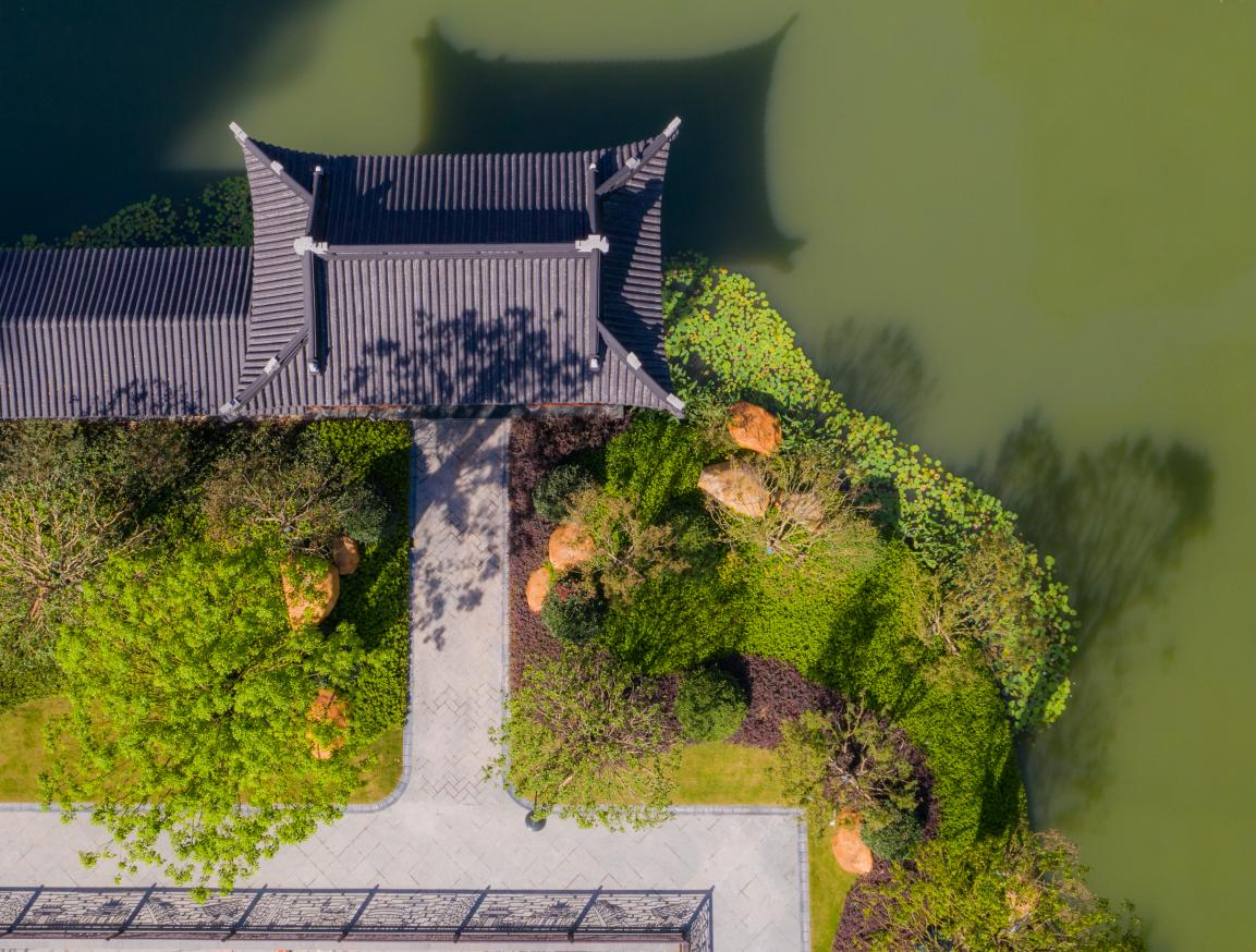 在星河湾传统的"同纬度最美丽园林"基础上,融合江南苏式园林的特色,以