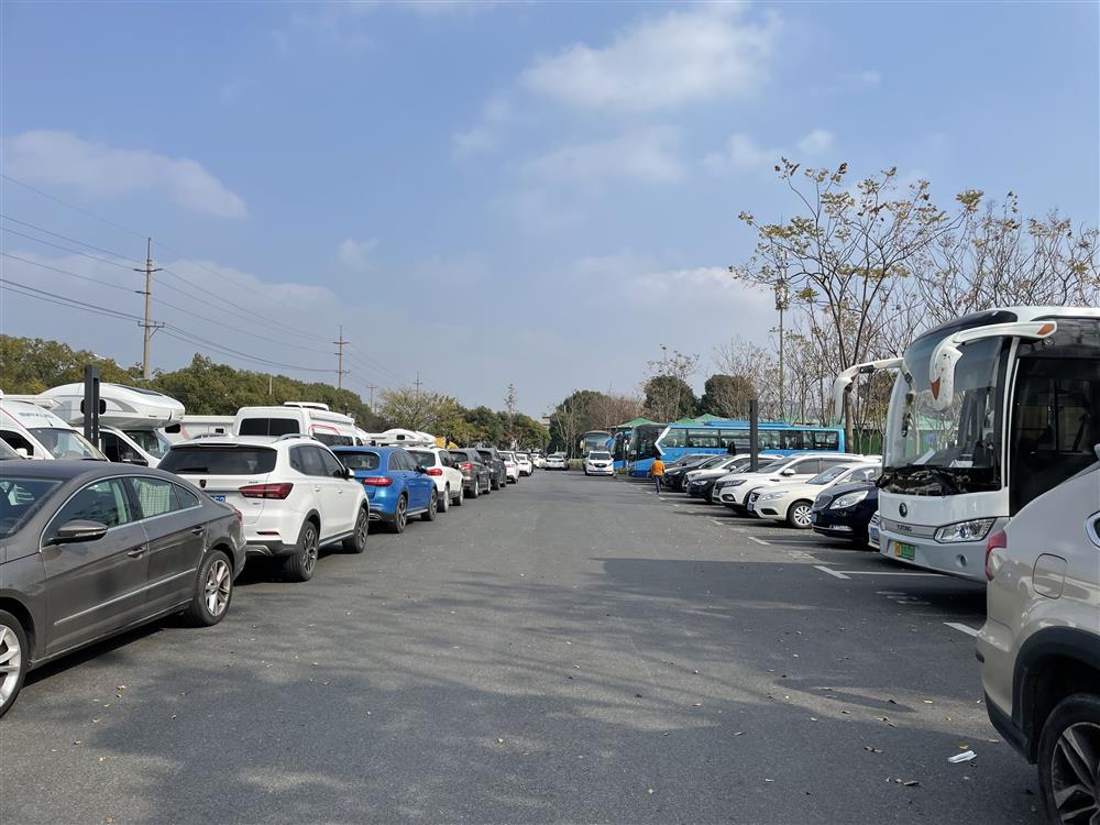 拿公共资源做生意上海一公园配套停车场460个车位中市民能停不足80个