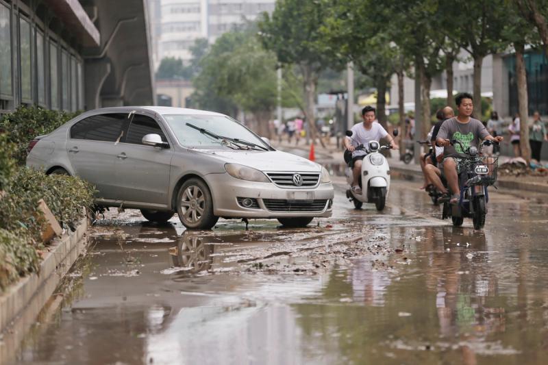 上观新闻记者实拍郑州街头:生活秩序正在恢复,又能使用网络支付了