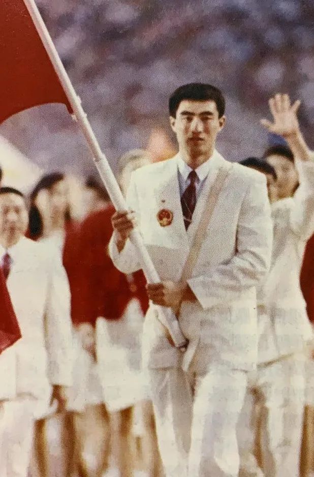 朱婷 赵帅,首次男女双旗手亮相,飒!