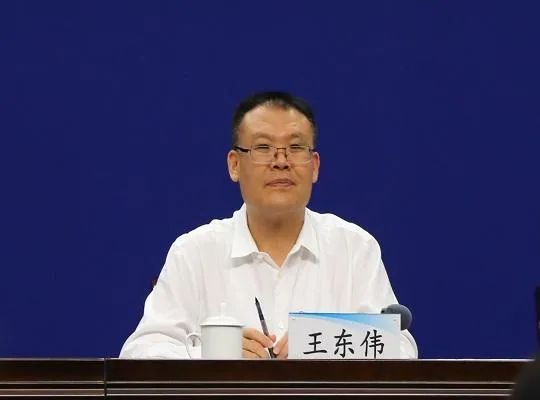 王东伟同志任中共信阳市委委员,常委,书记,乔新江同志不再担任中共