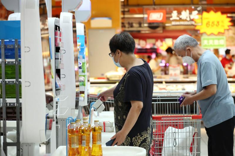 上海超市频现"疾控蓝大褂",买菜阿姨说:"不慌!正常情况"