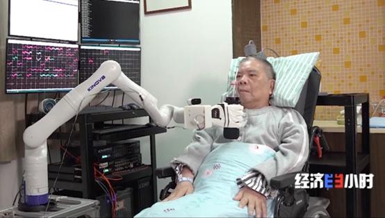 手电极怎么用科幻照进现实！72岁高位截瘫患者竟能用“意念”操纵电脑打麻将_https://www.jmylbn.com_新闻资讯_第3张