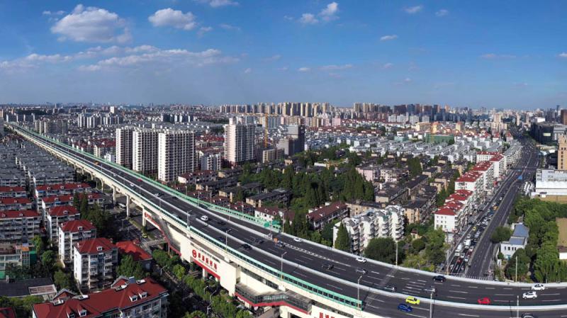 当日,静安区彭浦新村街道彭一小区旧住房成套改造项目举行居民集中