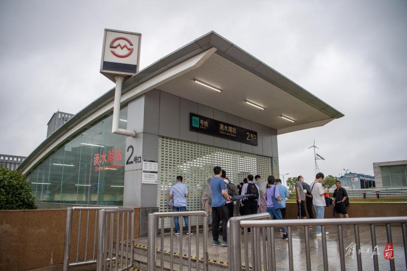 地铁计划于11时起,逐步对原停运的5号线,磁浮线,2号线东延伸广兰路(不