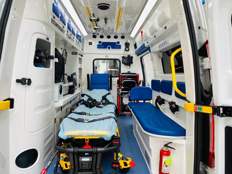 5g救护车内部 侍佳妮摄
