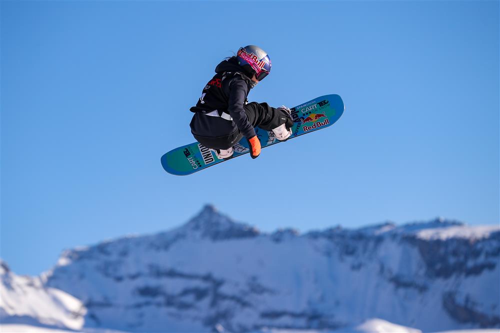 北京冬奥入门单板滑雪深受全球年轻人喜爱明星云集玩的就是心跳