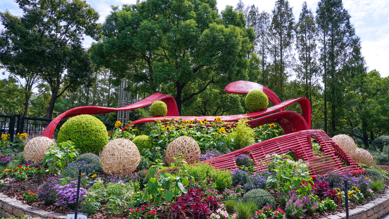 喜迎二十大上海街头公园绿地焕然一新