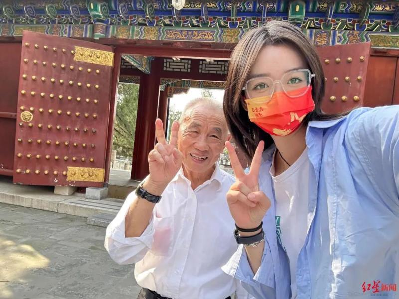 爷爷生病想辞职回老家照顾_孙女帮八旬爷爷实现零食自由_爷爷离开文案