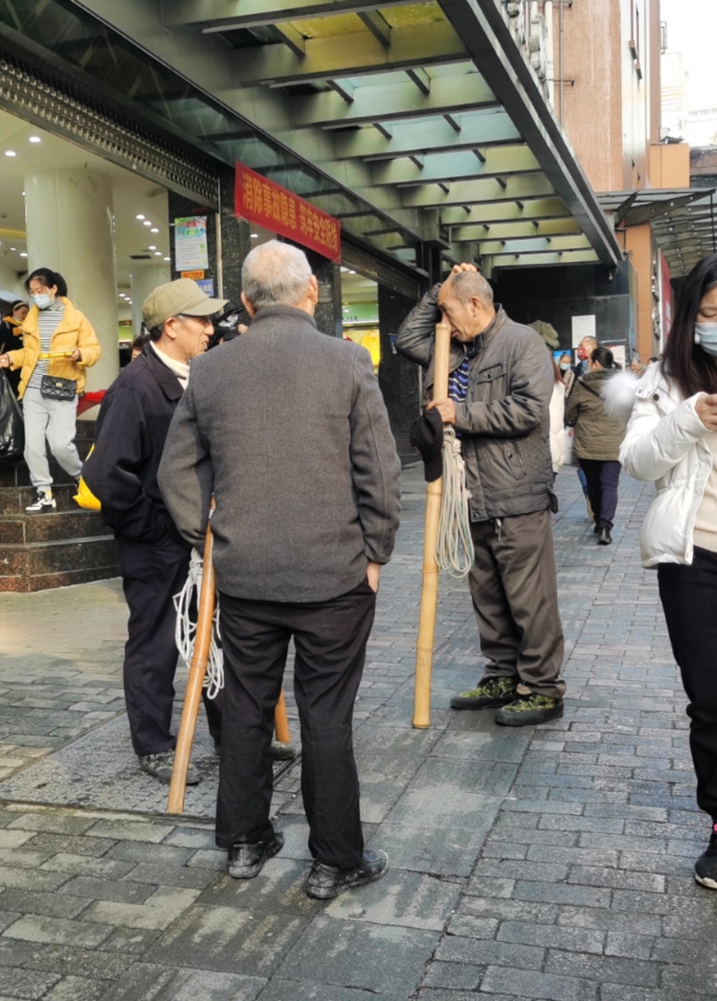 重庆最火棒棒扛出市中心一套房成名后拒做网红靠力气赚钱才踏实