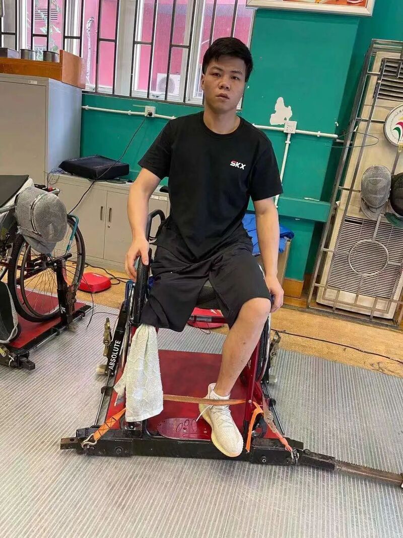 骄傲冬残奥会开幕式上上海残奥运动员李豪护送会旗入场