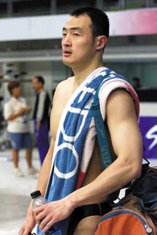 上海游泳名将摔倒颈椎骨折致瘫痪蒋丞稷本人澄清除上肢活动受影响外没