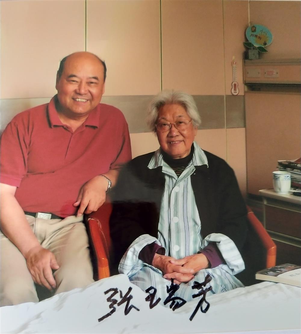 孙渝烽和张瑞芳(孙渝烽提供)张瑞芳是中国电影导演协会首任会长,上影