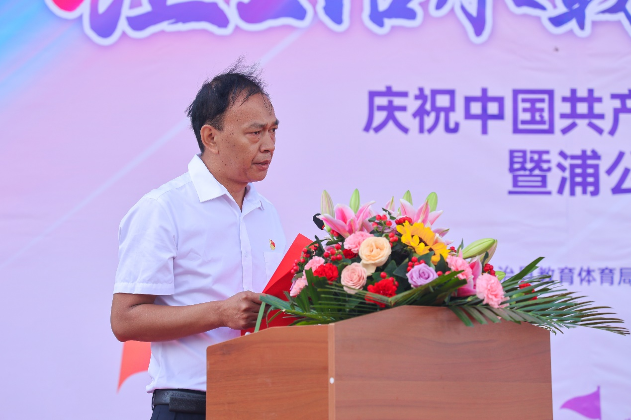 南涧县碧溪乡中学校长叶丙乾说,在碧溪乡中学就读的学生,绝大多数是