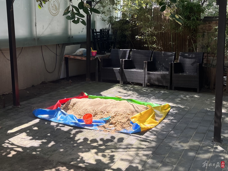 “馨巢佳佳”家庭托育园内的沙堆。 王倩 摄