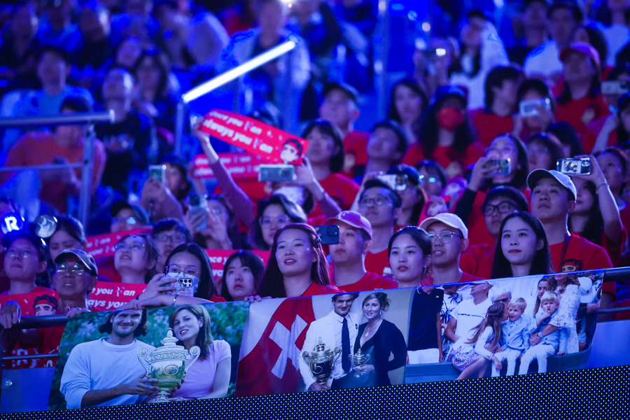 欢迎回来罗杰超级挚友费德勒上海获超高人气这里有最好的球迷