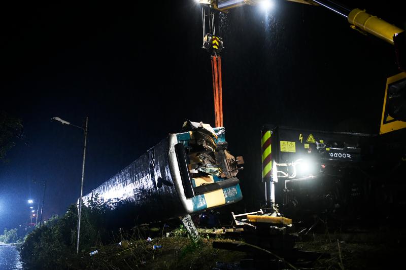 （国际）（1）孟加拉国两列火车相撞已致至少16人死亡