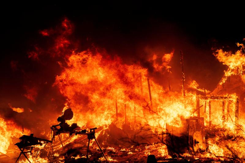 （外代一线）（7）美国加州：野火迫使数千人疏散