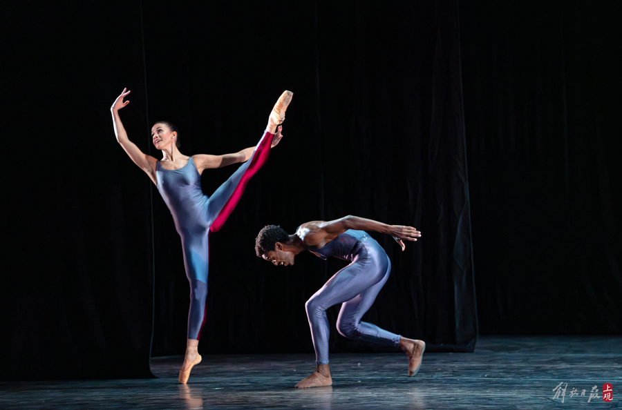 由《第一钢琴协奏曲》,《爱之死》和《练习曲》这三部芭蕾短作品构成
