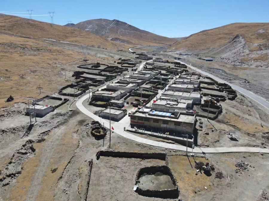 西藏日喀则拉孜县海拔最高的村庄搬家海拔降低800多米