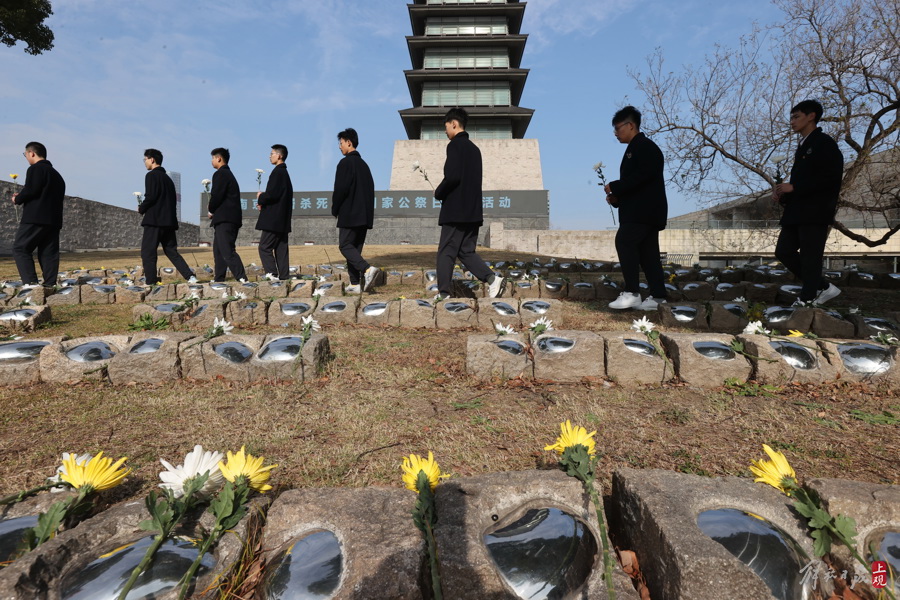 南京大屠殺死難者國家公祭日上海淞滬抗戰紀念館舉行悼念活動