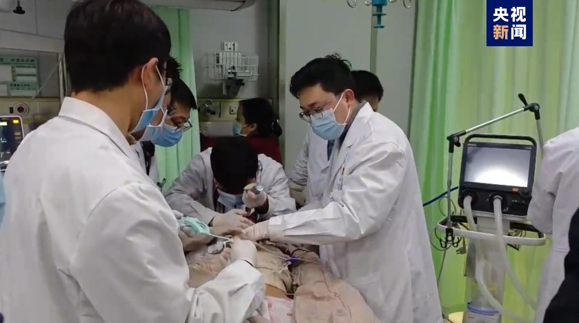 走廊医生兰越峰现在在干什么工作 l_6383856328921859192930306.jpg