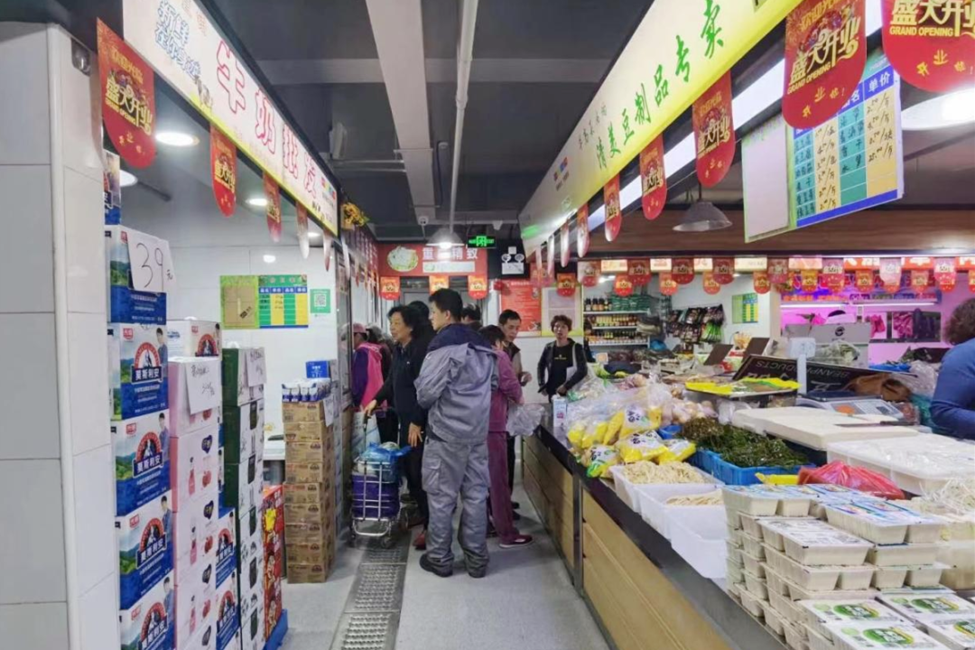 高行鎮:華高菜場17浦商鄰里薈-中港店位於老港鎮鑫旺路88號,2023年4月