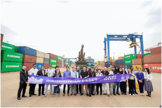 图片[2]-从这里出海！上合媒体记者走近“一带一路”上的“钢铁驼队”-上淘有品虚拟资源下载