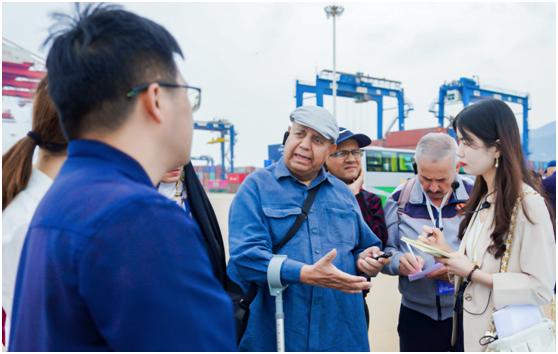 图片[1]-从这里出海！上合媒体记者走近“一带一路”上的“钢铁驼队”-上淘有品虚拟资源下载