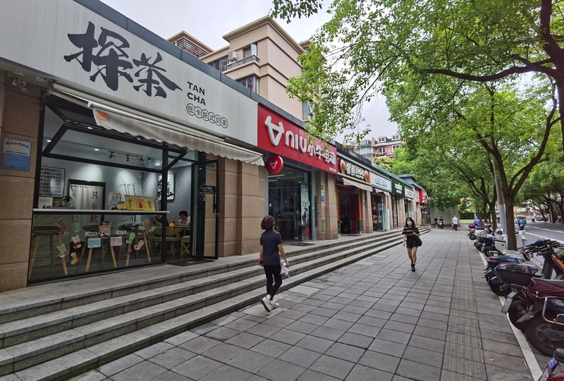 商铺靠门前干净整洁就能免费打广告赚钱自律自治组织好上加好有妙招