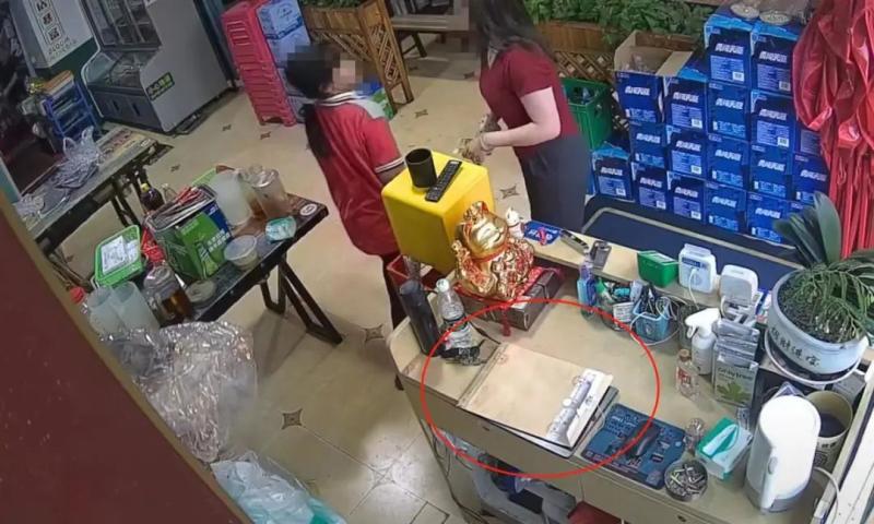 小孩惨死母亲当场崩溃_妈妈回应误拆档案袋女儿崩溃大吼_崩溃大陆挥发袋